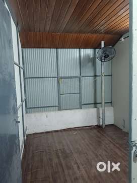 Rent house  6 rooms and 2 bathrooms Rs4000 per room,kaloor bus stand