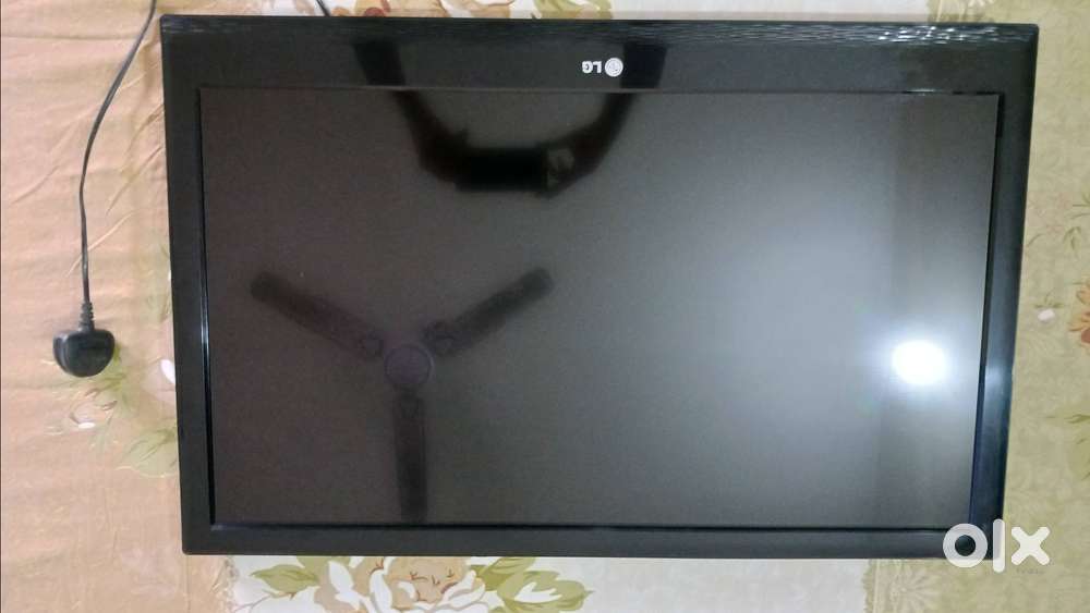 LG 32 Inch LED LCD TV with LG Box