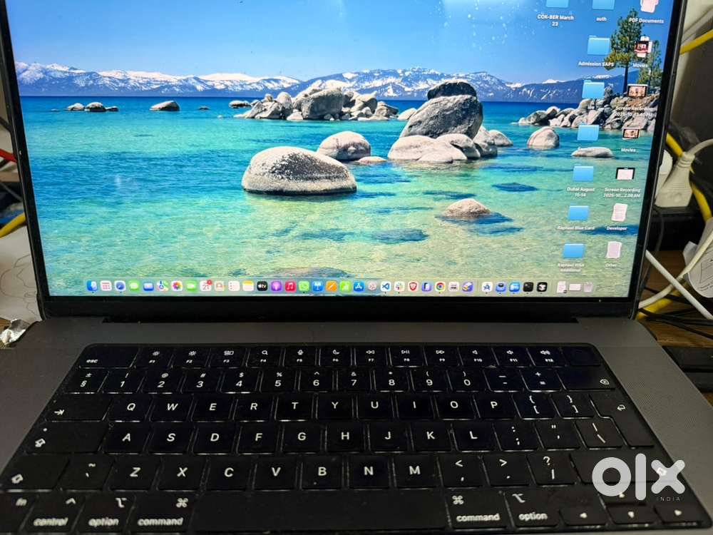 Macbook Pro 16 with M2 Max