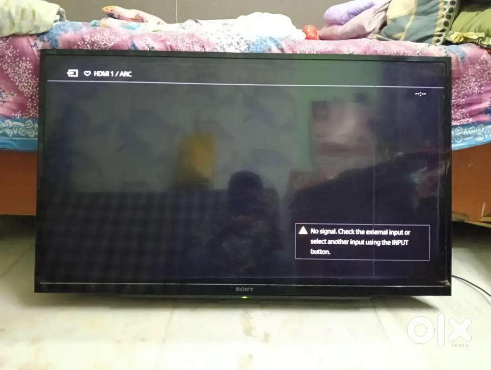 Sony Bravia 40-inch LED TV (Model KLV-40R562C) – Working Condition