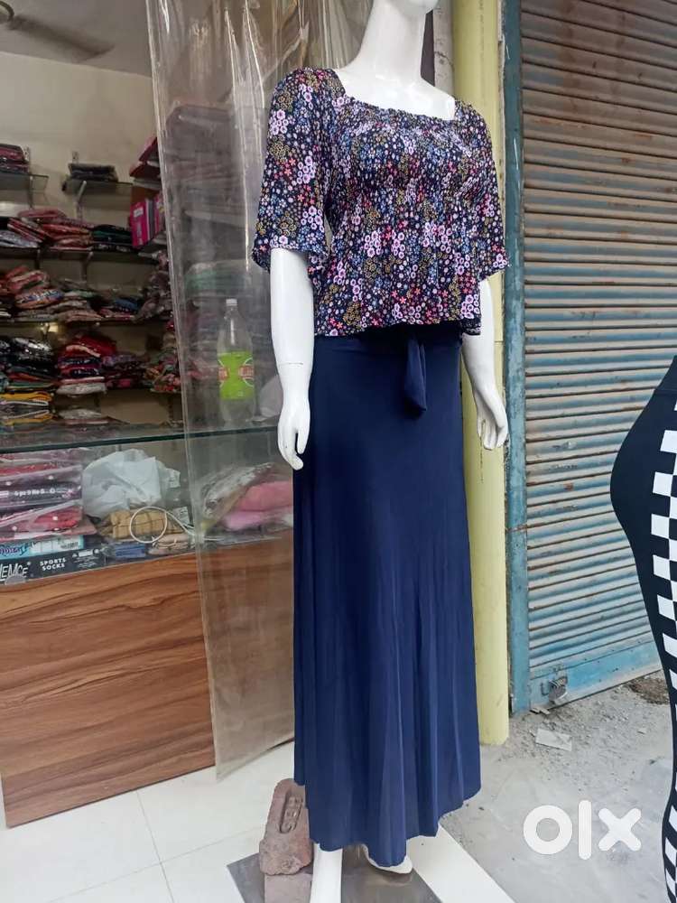 Readymade Cloth Shop Fitting with Counter & Dummies