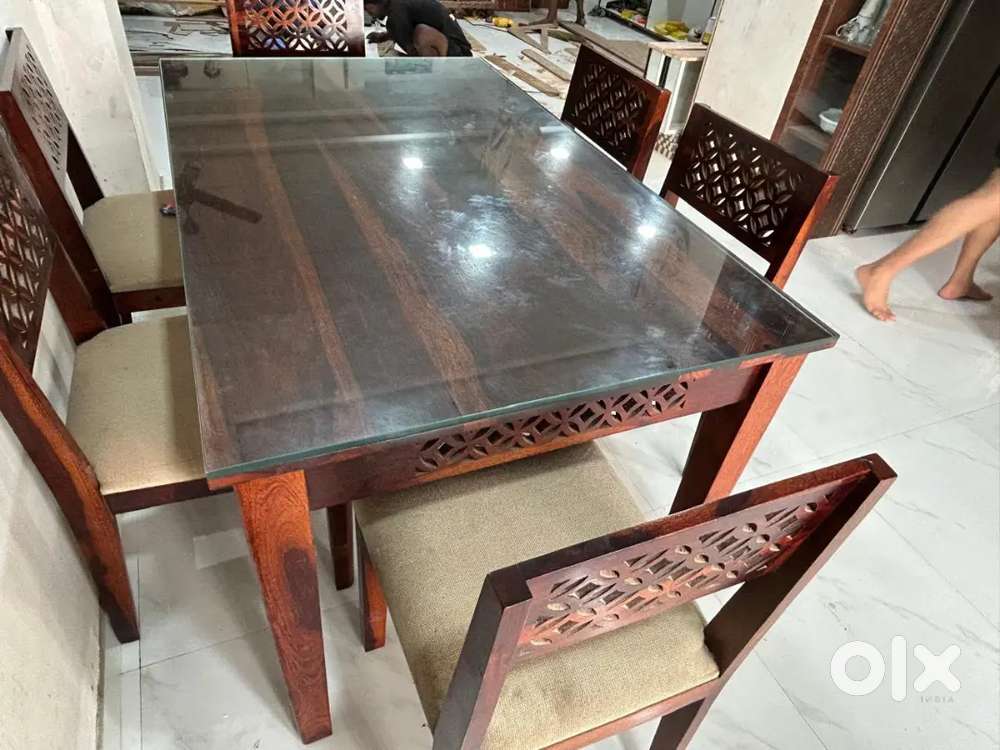 Dinning table 6 seater
