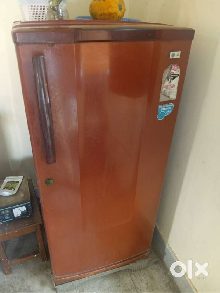 Old LG fridge but in good condition
