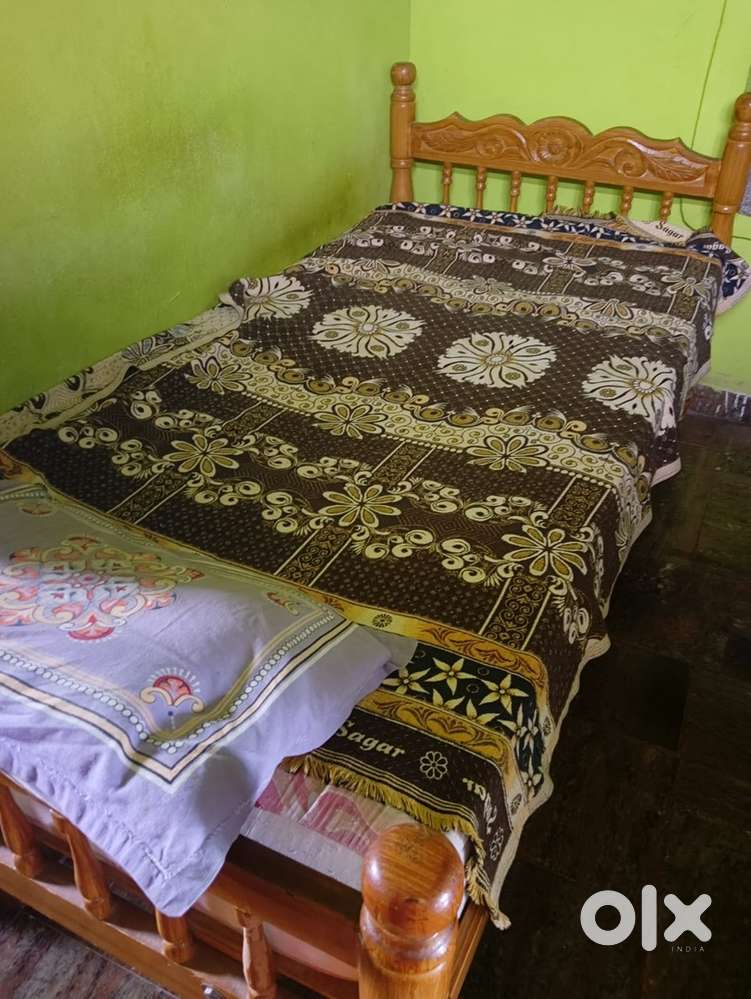 Single Wooden cot for Sale