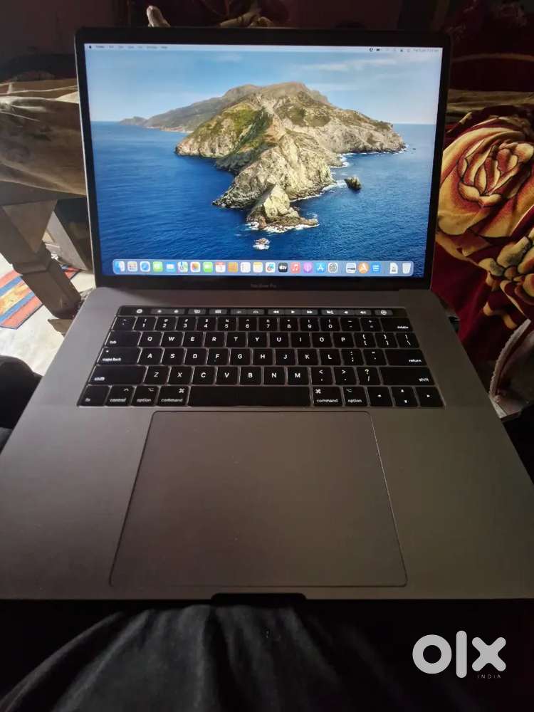 MacBook pro touch baar (16/ 512) All good condition