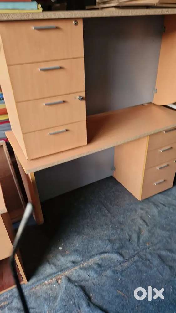 furniture shop sales girl