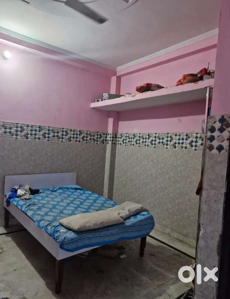 I want a roommate to share this room