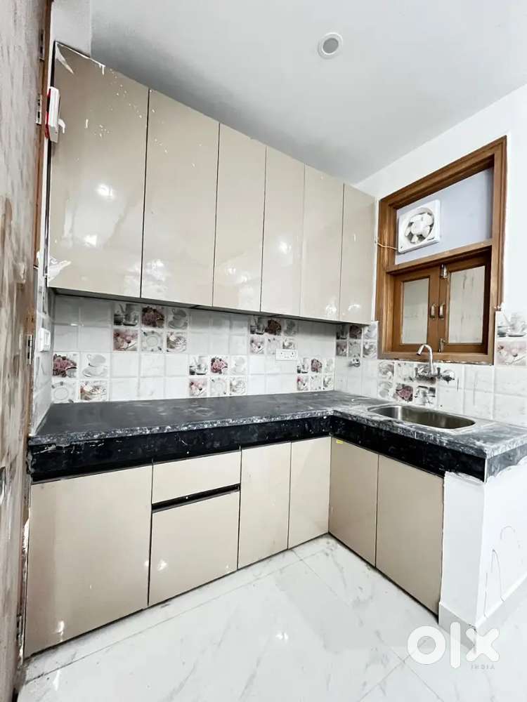 1 bhk semi furnished flat available for rent near saket metro station