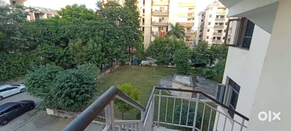 3bhk flat with lift in sector 125 new sunny enclave near airport road