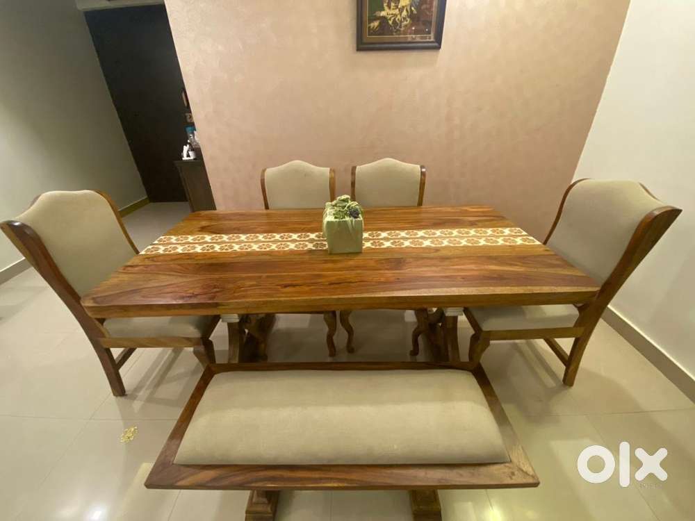 Selling Dining Table Set(like new condition)