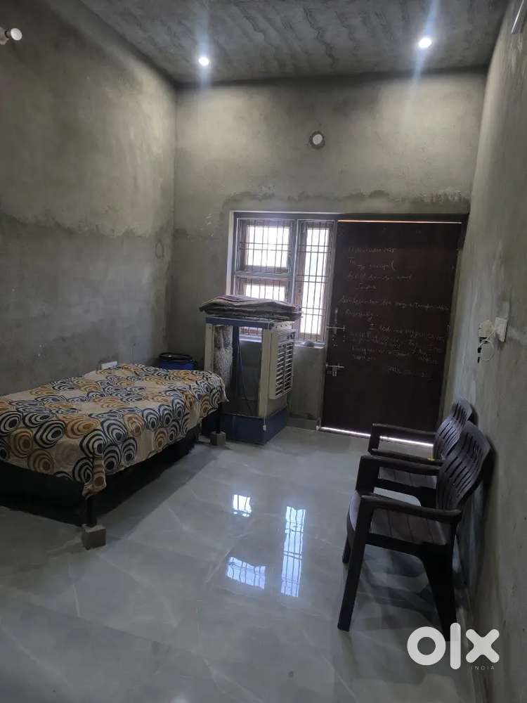 1 room Khali h kiraye pr dena h.faimily boys or girls ke liye