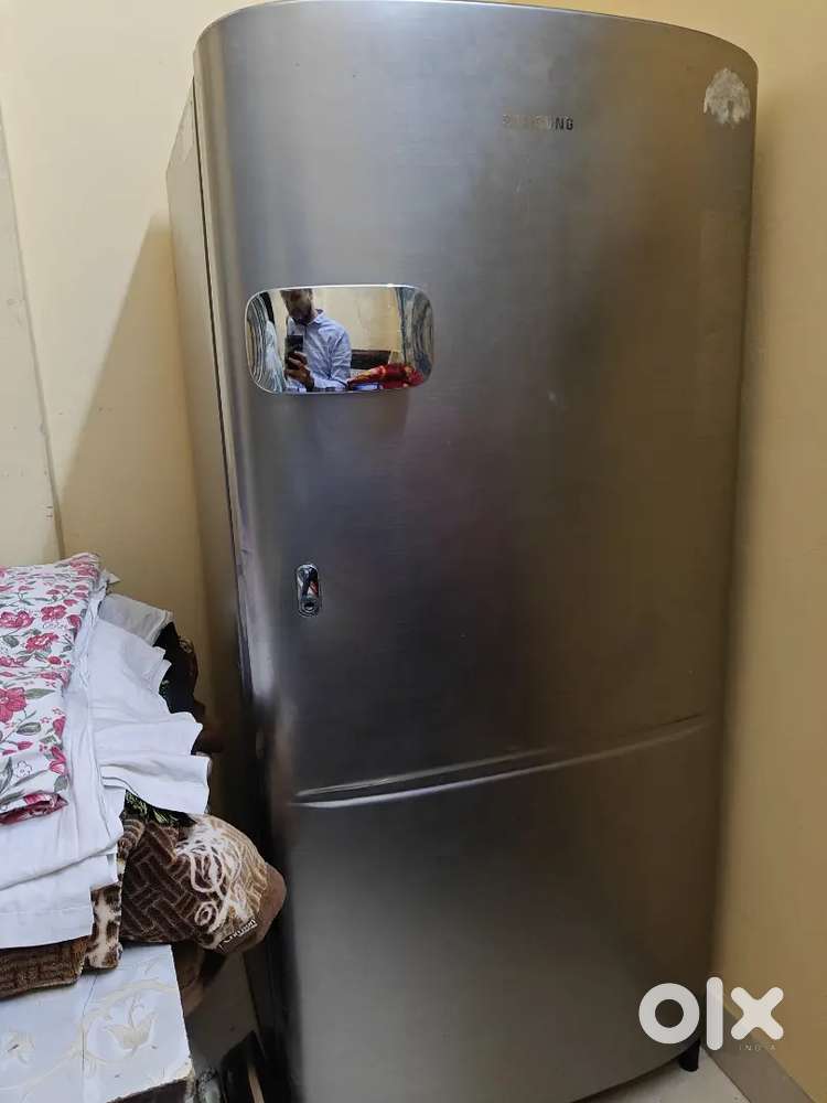 Samsung 200lt fridge 2-3yrs old.