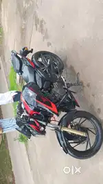 Apache RTR 200 4v Race edition