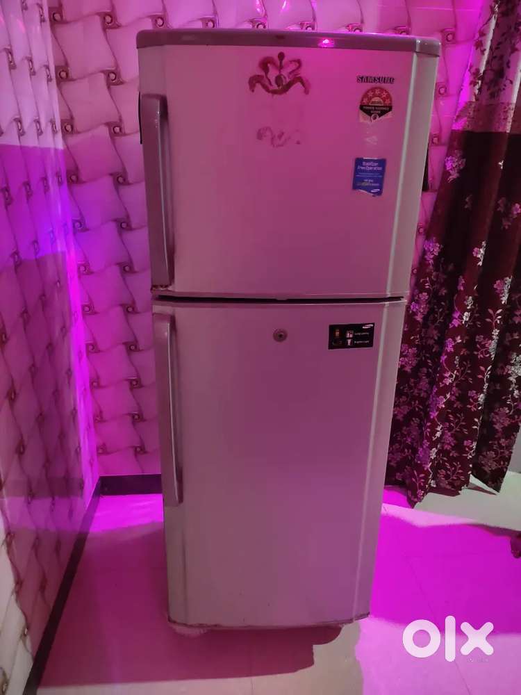 SAMSUNG REFRIGERATOR 230 L DOUBLE DOOR