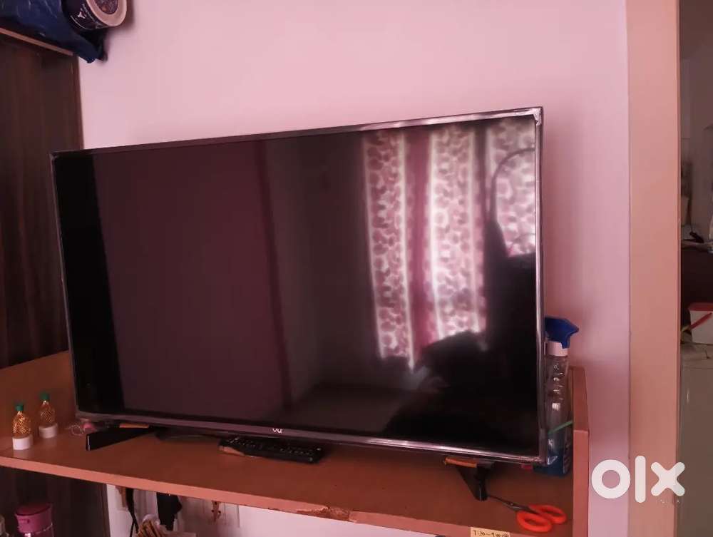 40 Inches VU Smart Tv in very reasonable price.