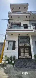 3 Floors,3 Rooms,1 Kitchen,2 Lobby,2 Balcony,2 Bathrooms,Parking