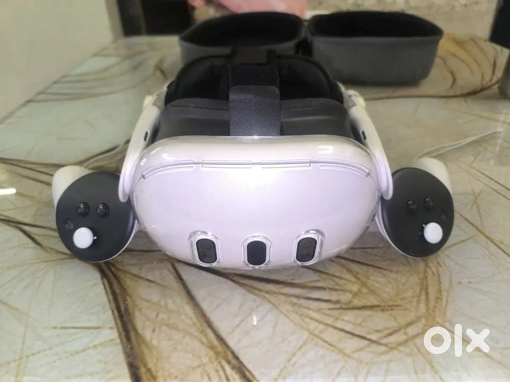 Meta quest 3 With remotes 5 Months Old, Excellent Condition