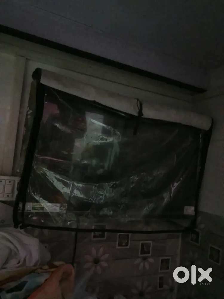 Vise led smart tv 32 inc  5 month old