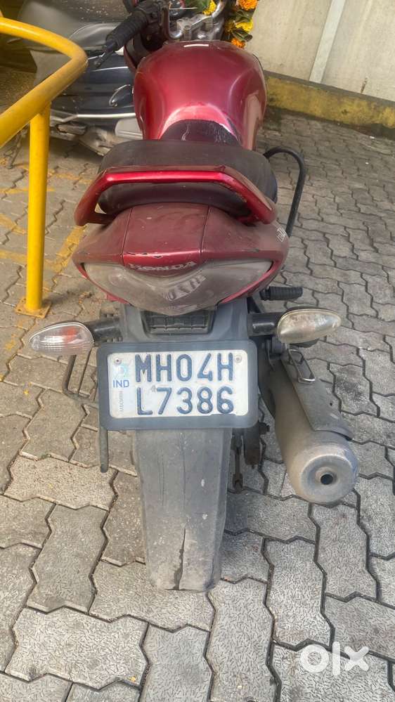 Unicorn 150 Cc red colour