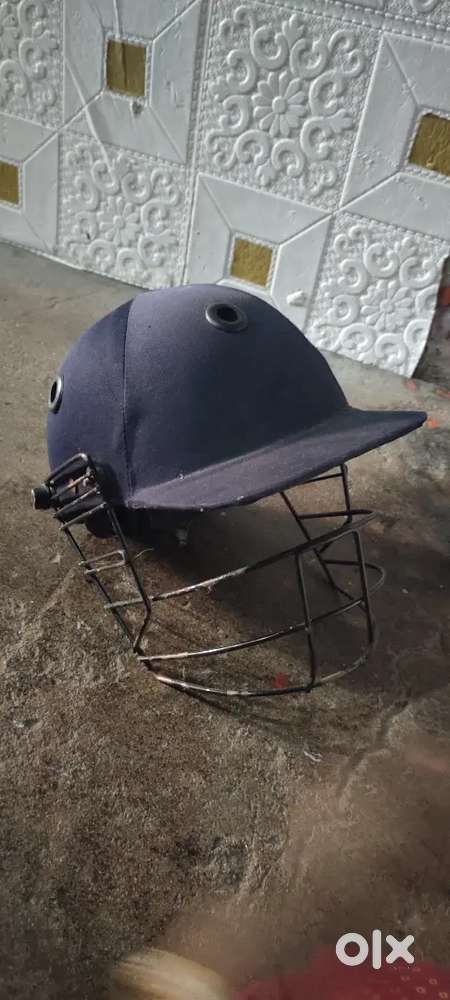 Cricket batting helmet