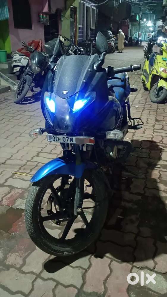 Selling my pulser 220f