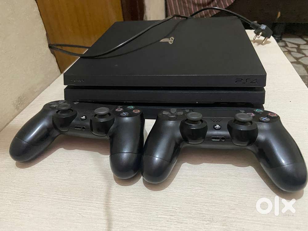 PS4 PRO 1 TB BLACK COLOUR
