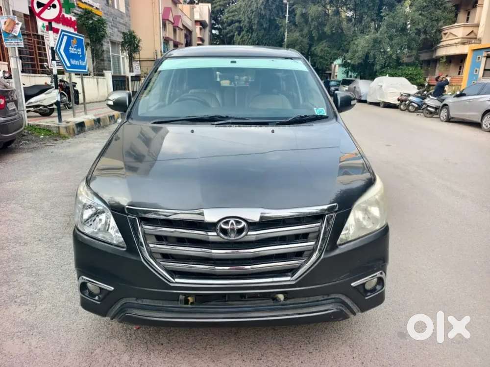 TOYOTA INNOVA V