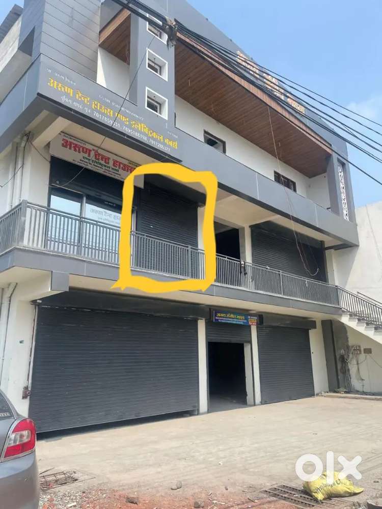 2 side open shop available on main road dakpathar near lic