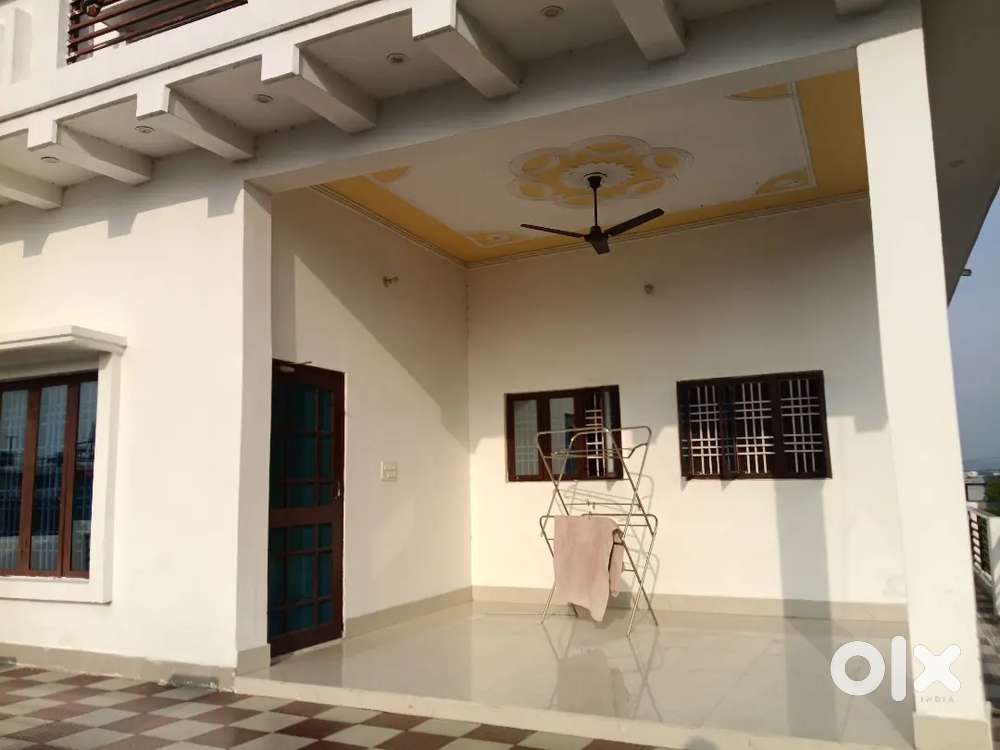 Rooms available for students, singles.