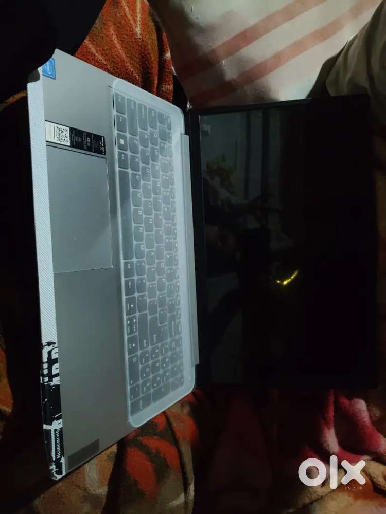 Laptop Lenovo IP1-15