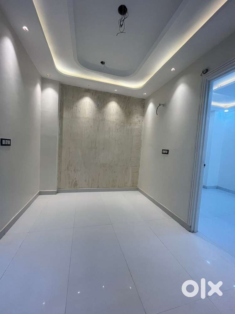 2BHK Flat  Near Park & Metro (600m)  Great for Family Living