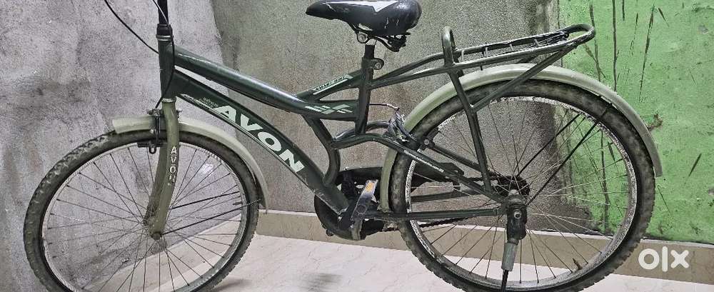 AVON  BOYS BICYCLE
