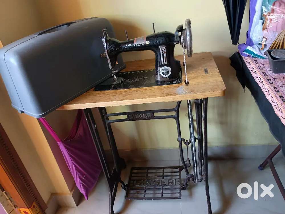 Usha Tailor Deluxe sewing machine