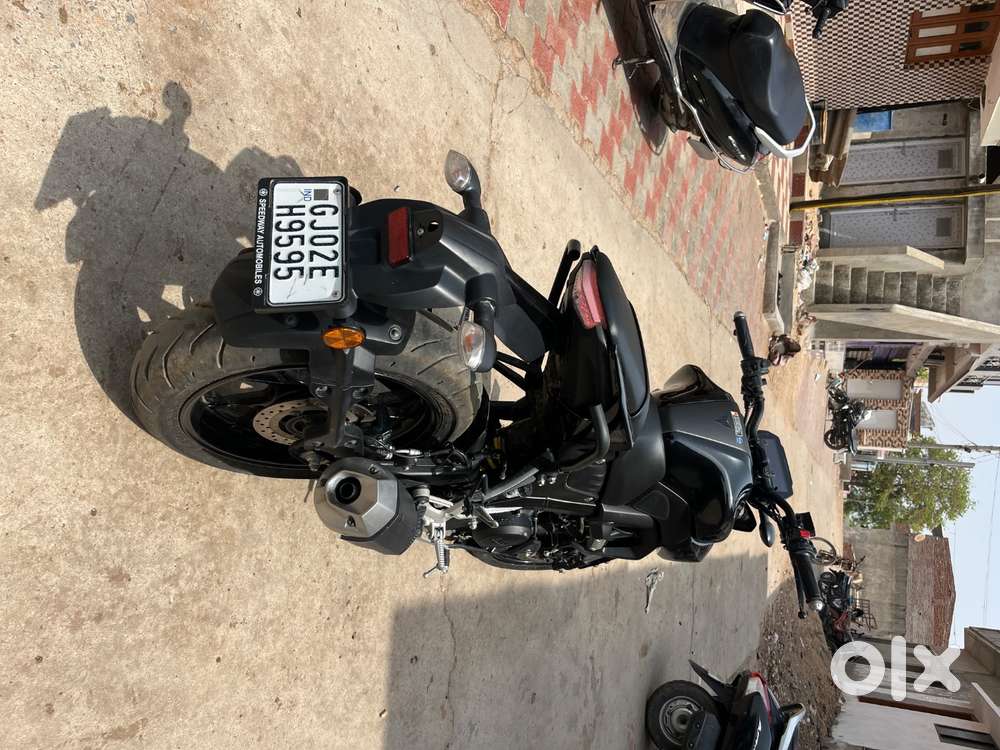 MT15V2 BLACK