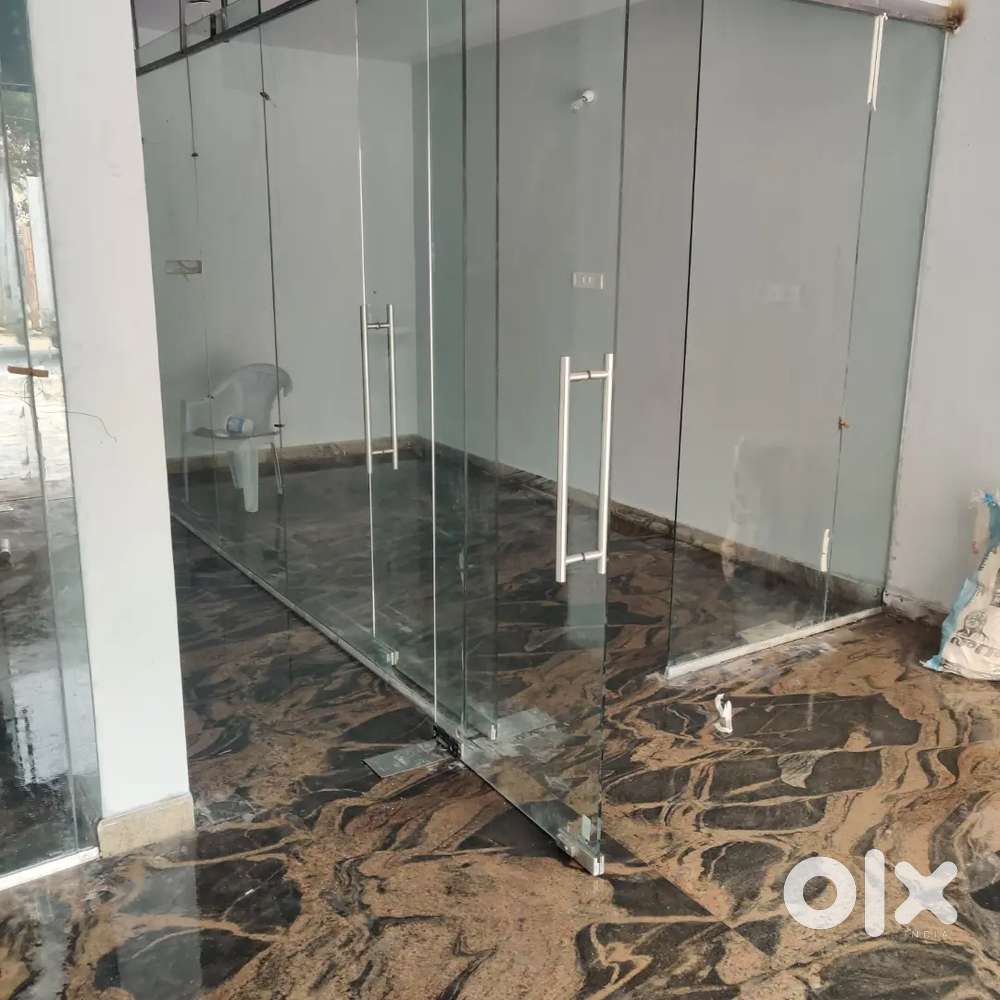 Toughened glass partition available in low price