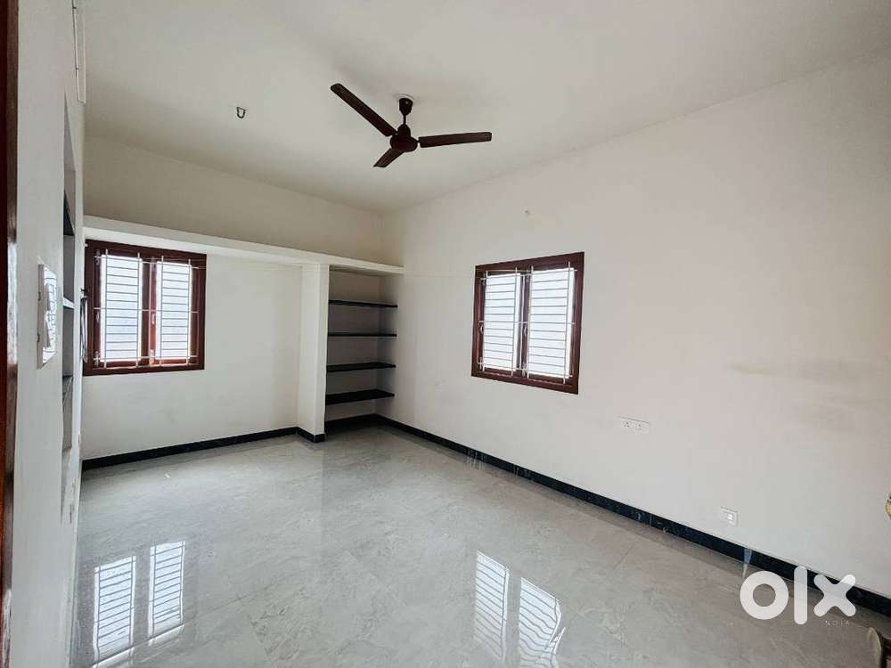 Rent: 1 Room with attached bathroom