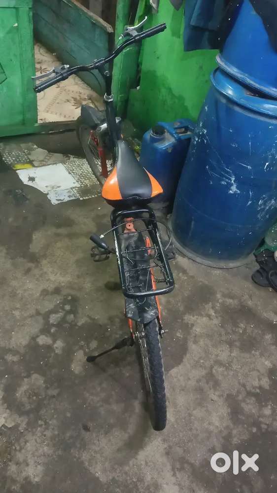 Bike tyre ki condition agla chalu hai