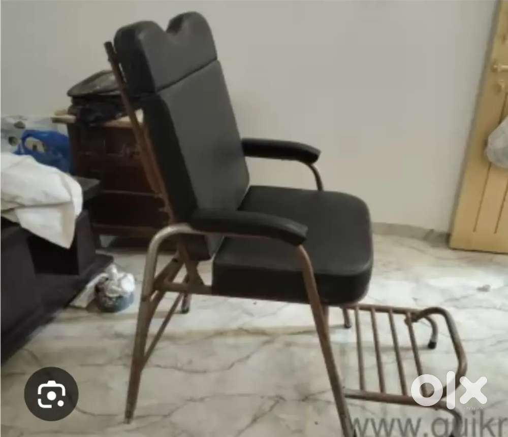 Chair in good condition for sell nd using for 4 month only,urgentlyyy