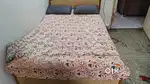 4 by 6 का डबल बेड for sale बड़ी गद्दी के साथ