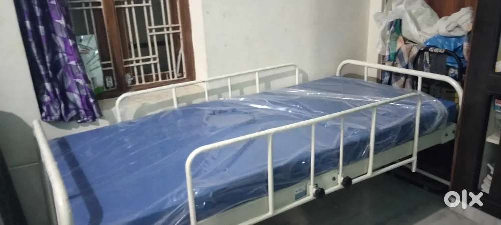 Manual hospital bed