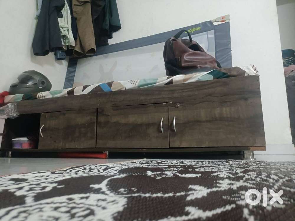 Wooden diwan for sell