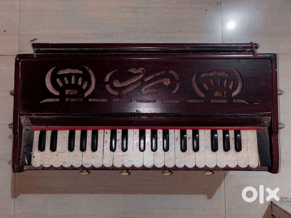 Portable Wooden Harmonium – Good Condition