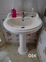 Wash basin in very good condition