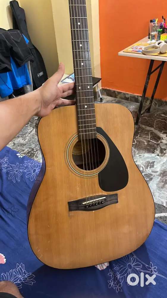 Yamaha guitar
