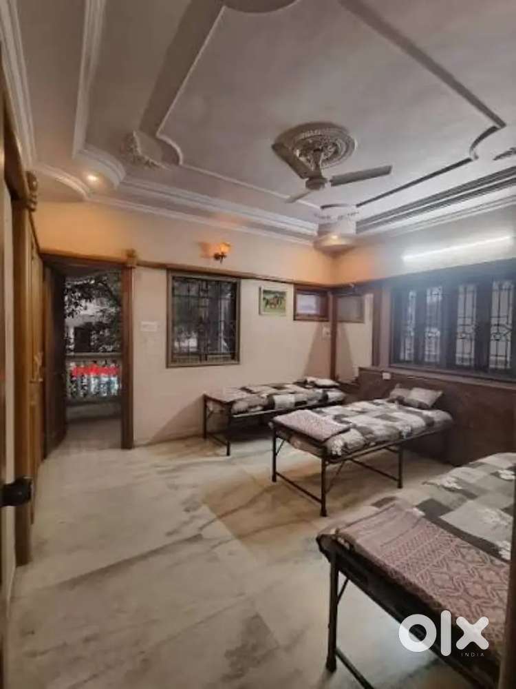 GIRL BOYS PG SURAT ALL ARIA 1 BHK 2 BHK AVAILABLE
