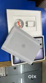 Apple ipad air 6. M2. 128gb wifi cellular like new iwth box acc