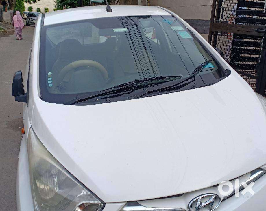 Hyundai EON 2012 Petrol Well Maintained