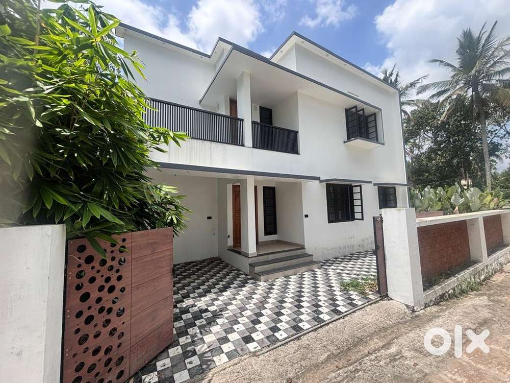 Thirumala/Perukavu/3.5cent/3bhk/1300sqrft/50lks(ngble)85%Loan ready