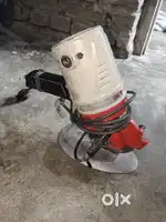 Fabric cutting machine