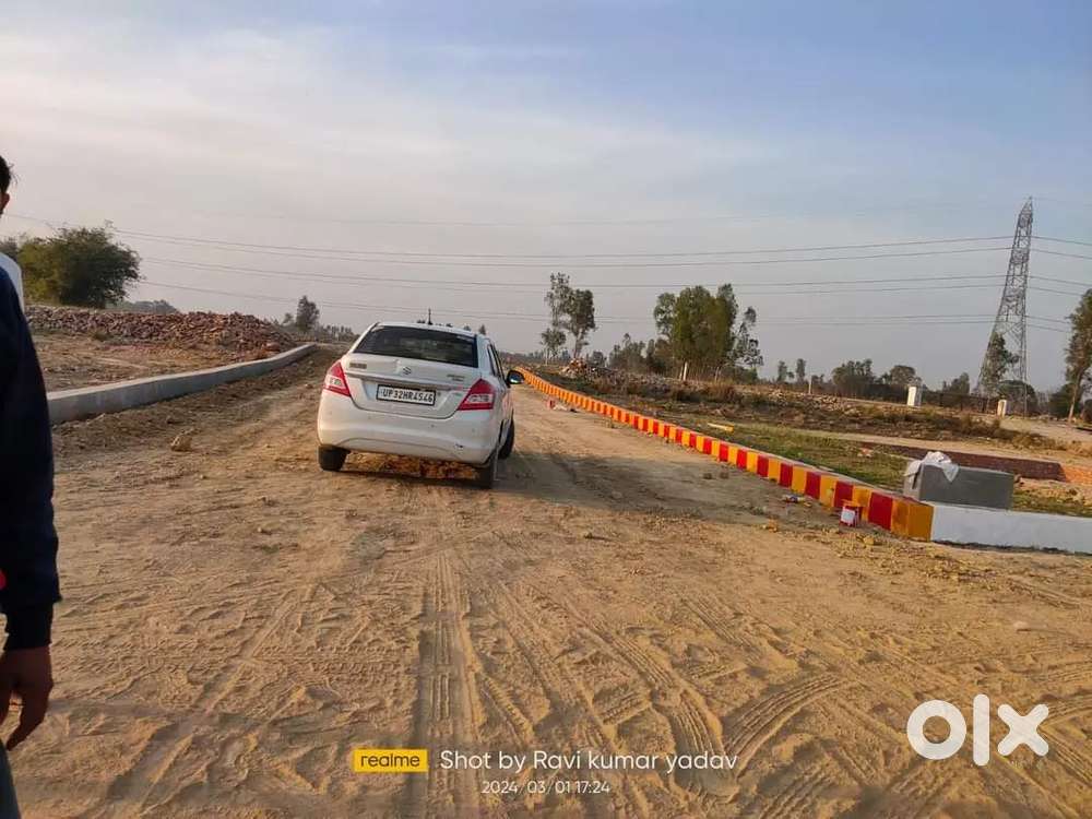 लखनऊ में अमूल दूध डेरी खुर्दही बाजार से नजदीक अप्रूव्ड सोसाइटी